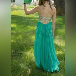 Size 2 La femme - Graduation dress